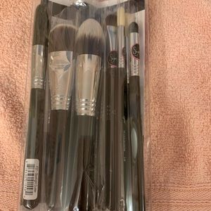 Makeup brushes